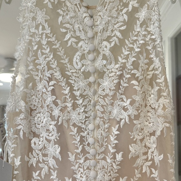 Alyne by Rivini Bigelo Gown - Picture 3 of 7